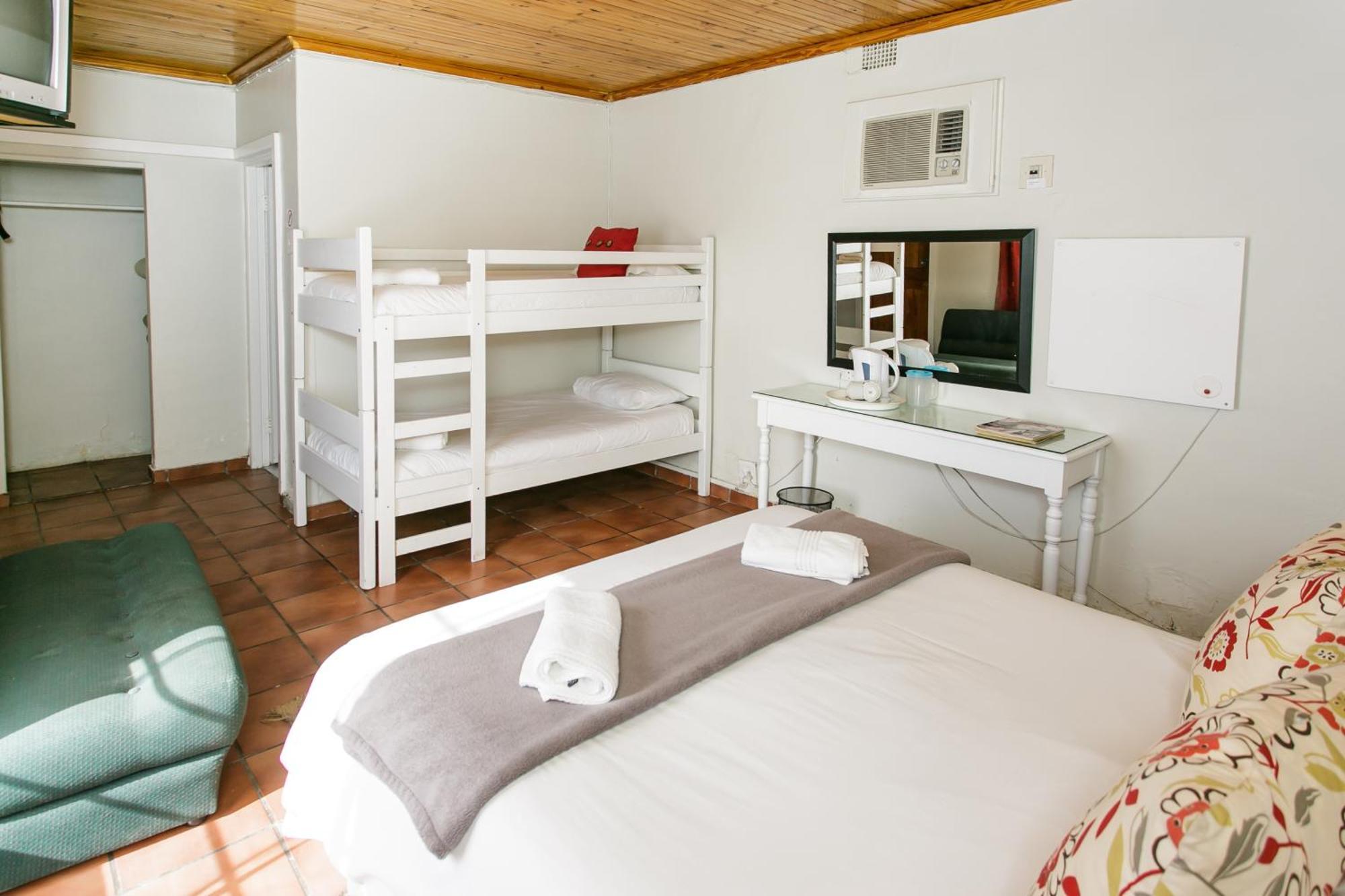 Wagon Wheel Country Lodge Б’юфорт-Вест Номер фото