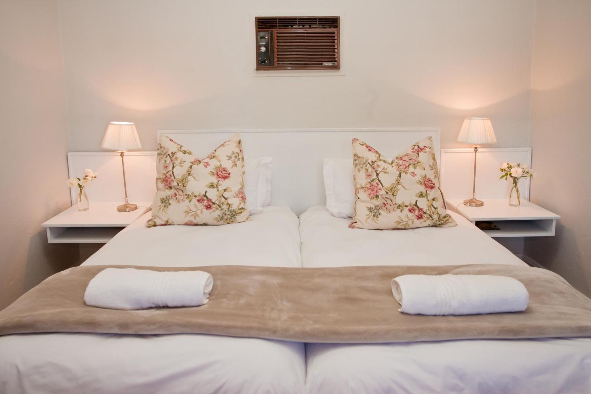 Wagon Wheel Country Lodge Б’юфорт-Вест Номер фото