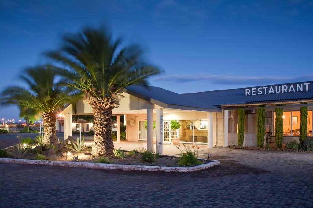 Wagon Wheel Country Lodge Б’юфорт-Вест Екстер'єр фото