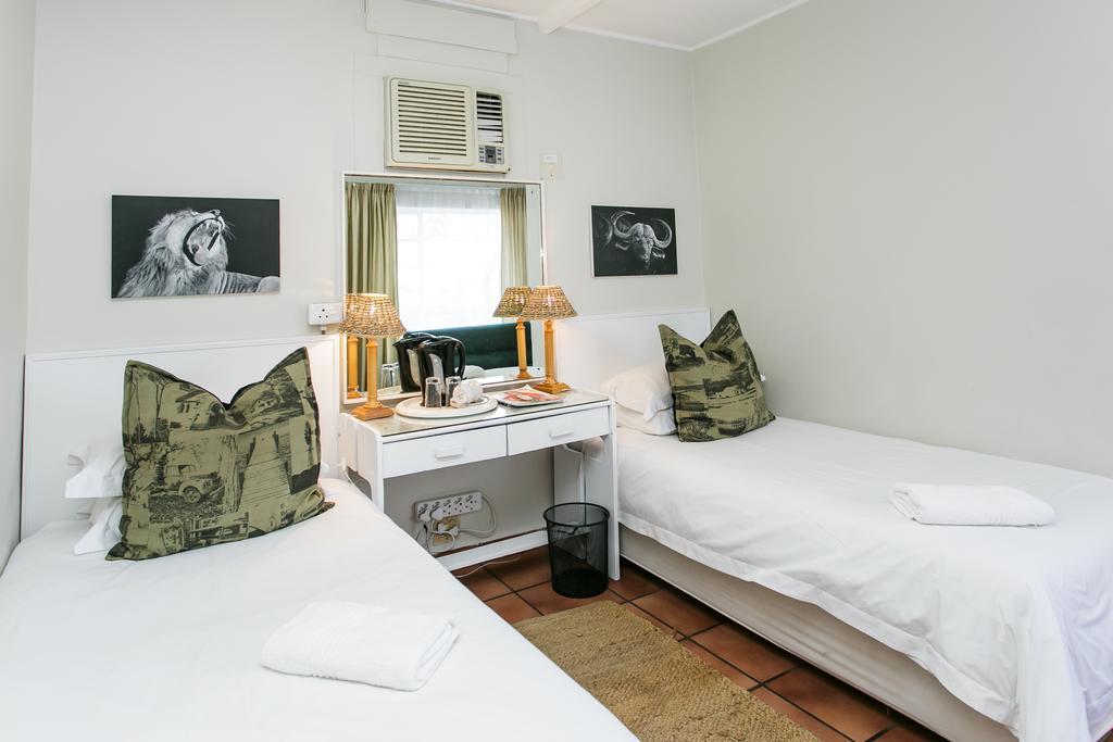 Wagon Wheel Country Lodge Б’юфорт-Вест Екстер'єр фото