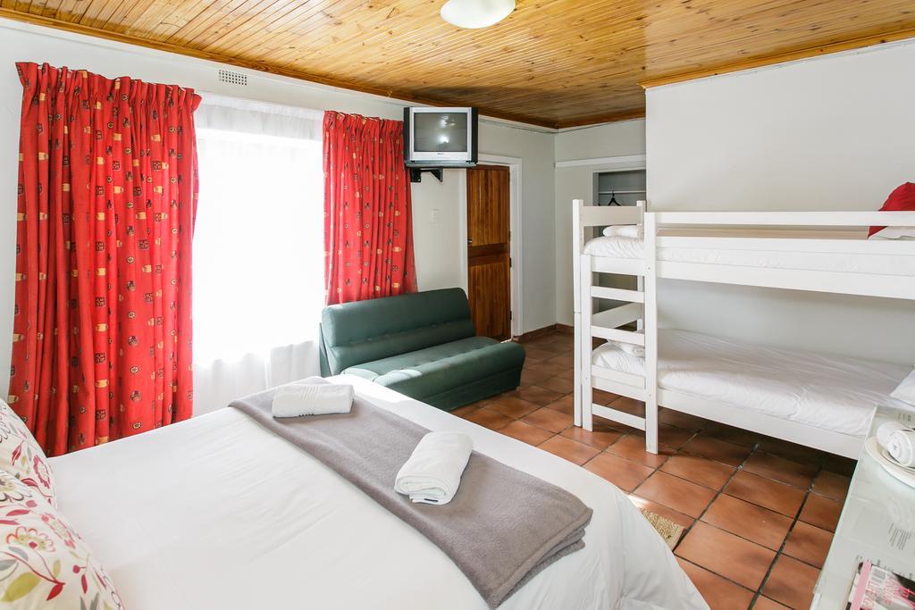 Wagon Wheel Country Lodge Б’юфорт-Вест Екстер'єр фото