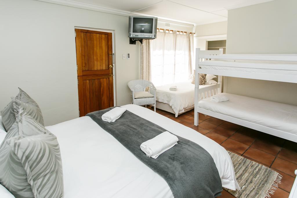 Wagon Wheel Country Lodge Б’юфорт-Вест Екстер'єр фото