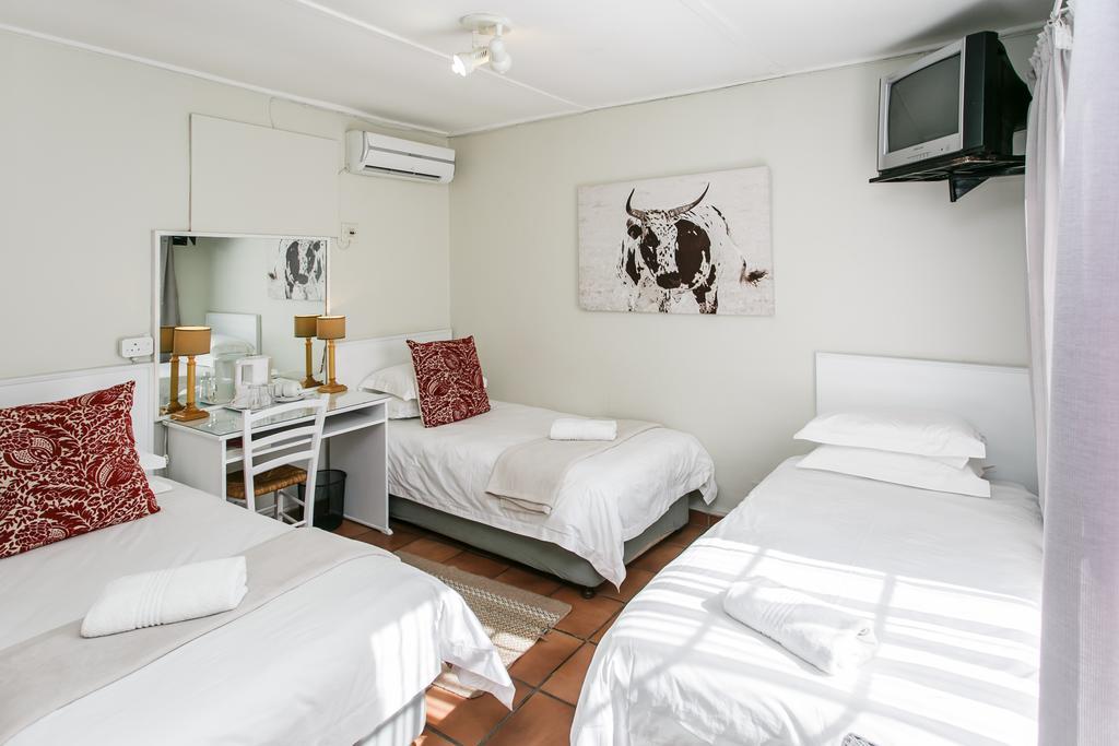 Wagon Wheel Country Lodge Б’юфорт-Вест Екстер'єр фото