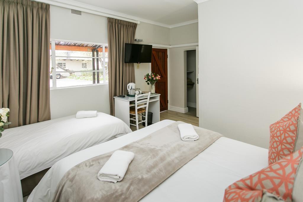 Wagon Wheel Country Lodge Б’юфорт-Вест Екстер'єр фото