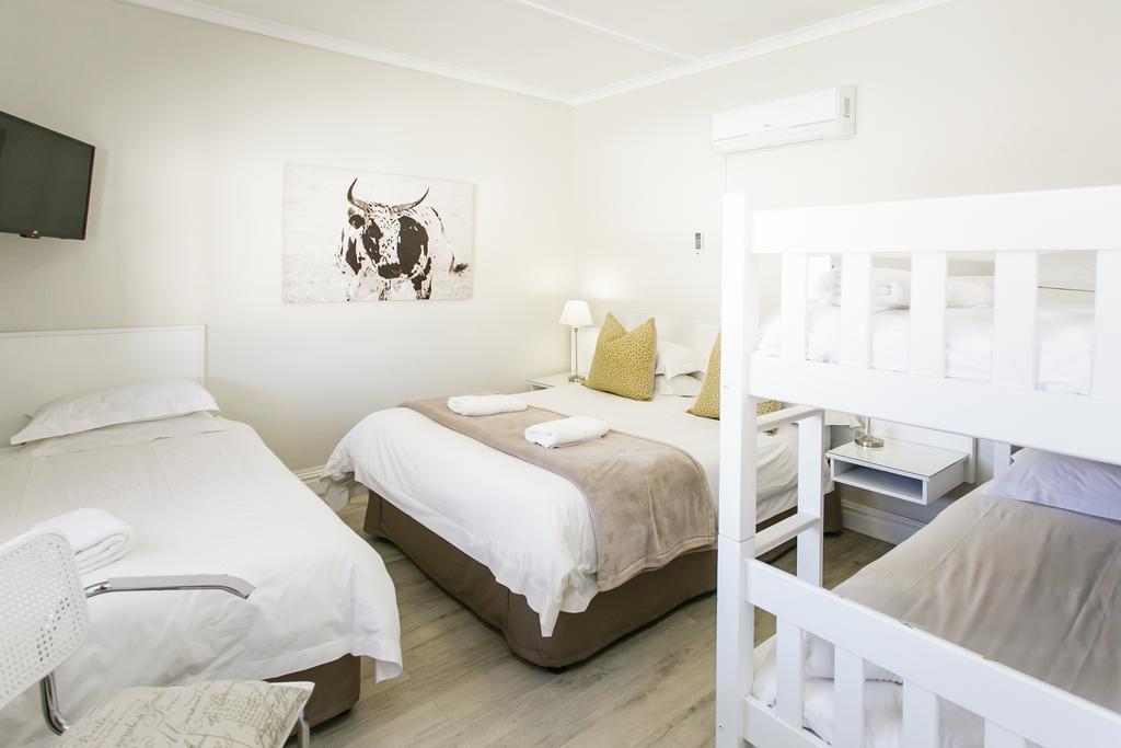 Wagon Wheel Country Lodge Б’юфорт-Вест Екстер'єр фото